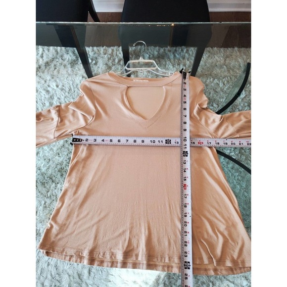 Entro Womens Beige Rayon Long Bell Sleeve Keyhole Neck Top Blouse Size Small - Picture 9 of 10